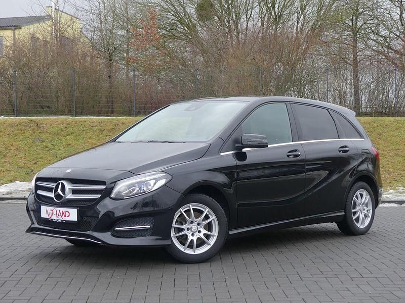 Gebraucht Mercedes B180 Urban 122 PS (89 kW) 2017 Schwarz Van / Kleinbus
