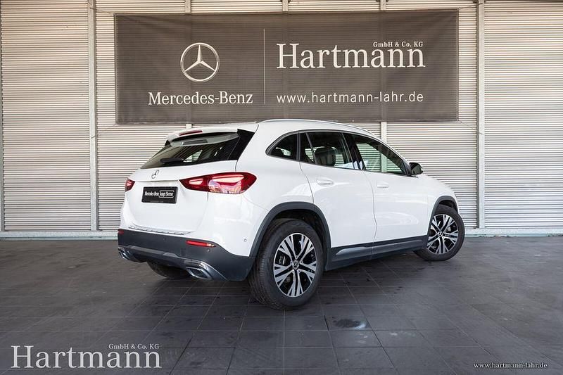 Gebraucht Mercedes GLA200 163 PS (119 kW) 2024 Polarweiß SUV