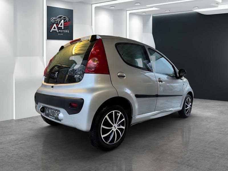 Gebraucht Peugeot 107 68 PS (50 kW) 2012 Silber Kleinwagen