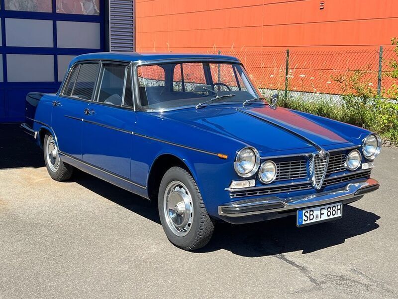 Blau Gebraucht 1963 Alfa Romeo 2600 Sprint Limousine | 35.000 € - Bild 1/4