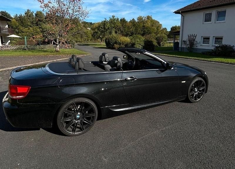 Schwarz Gebraucht 2009 BMW 320 Cabriolet Sport Line Cabrio | 10.500 € (Fairer Preis) - Bild 1/4