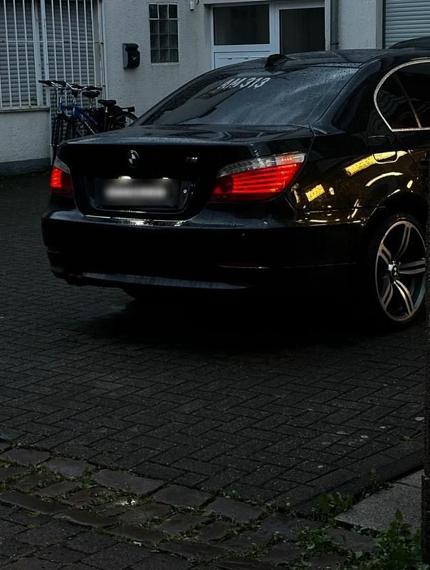 Schwarz Gebraucht 2009 BMW 525 Limousine | 5.000 € (Guter Preis) - Bild 1/4