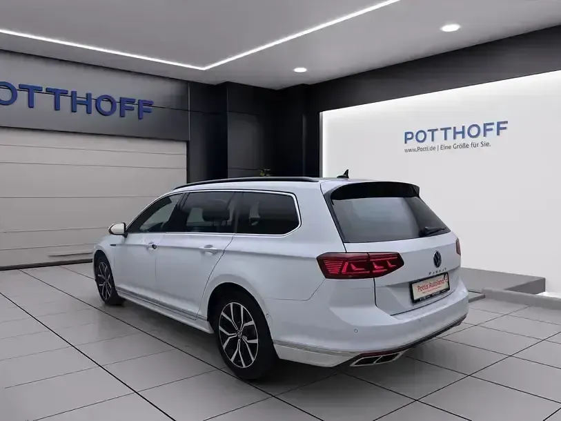 Gebraucht VW Passat Business 193 PS (141 kW) 2024 Gletscherweiß metallic Kombi