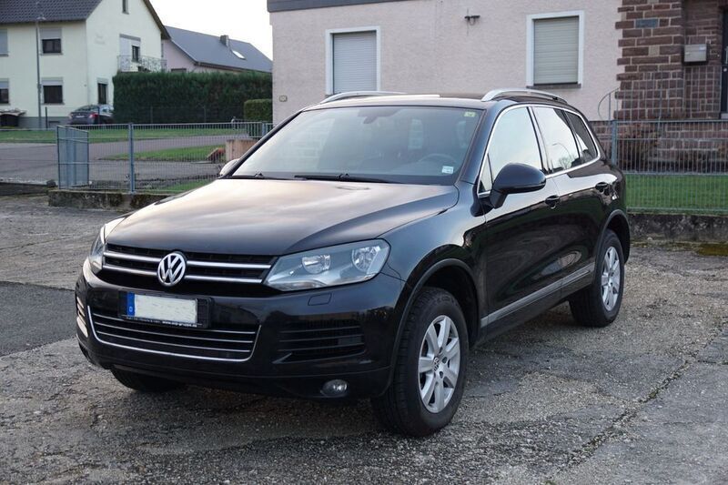 Schwarz Gebraucht 2011 VW Touareg Exclusive SUV | 11.900 € (Etwas zu teuer) - Bild 1/4