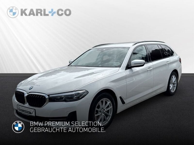 Weiss Gebraucht 2022 BMW 520 Sport Line Kombi | 29.590 € (Fairer Preis) - Bild 1/4
