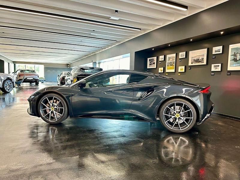 Neu Lotus Emira 405 PS (297 kW) 2025 Grau Coupé