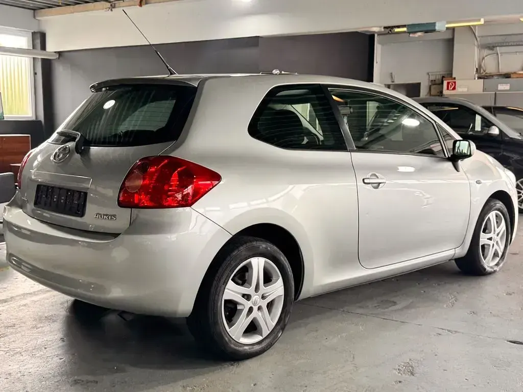 Gebraucht Toyota Auris Sol 124 PS (91 kW) 2007 Silver metallic Limousine