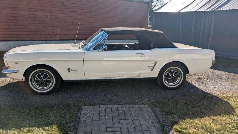 Gebraucht Ford Mustang 200 PS (147 kW) 1966 Weiß Cabrio