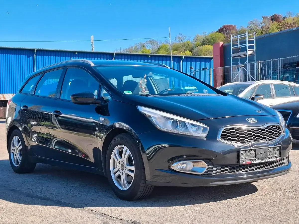 Gebraucht Kia Ceed Sportswagon Edition 7 135 PS (99 kW) 2015 (1k) black pearl Kombi