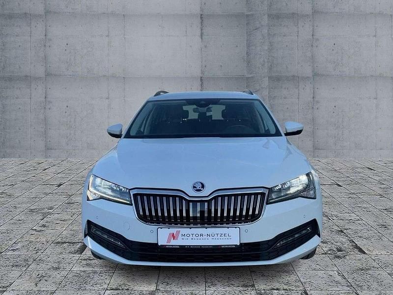 Gebraucht Skoda Superb Ambition 150 PS (110 kW) 2022 Weiß Kombi