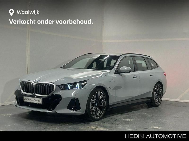 Grau Gebraucht 2024 BMW 530e Performance Kombi | 58.080 € - Bild 1/4