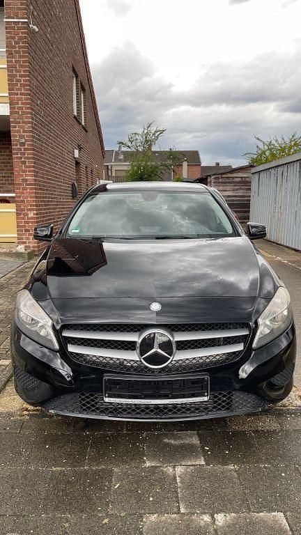 Schwarz Gebraucht 2013 Mercedes A160 Limousine | 11.000 € (Fairer Preis) - Bild 1/4