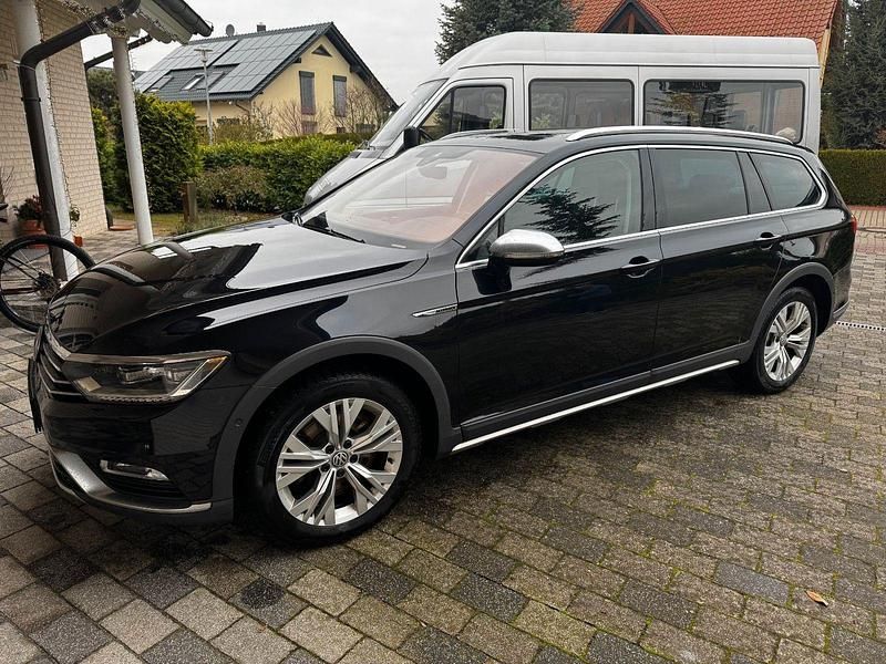 Gebraucht VW Passat Highline 239 PS (175 kW) 2016 Schwarz Kombi