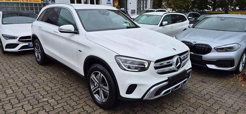 Weiß Gebraucht 2021 Mercedes GLC300e Business SUV | 28.950 € (Superpreis) - Bild 1/4