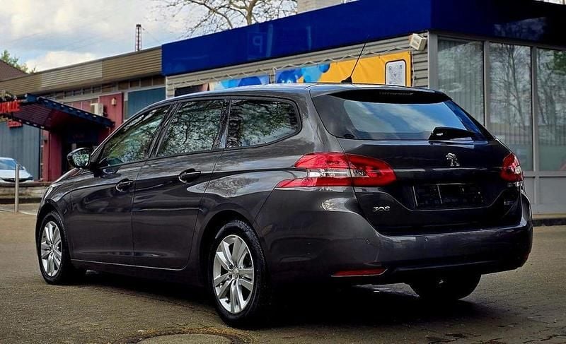 Gebraucht Peugeot 308 Active 120 PS (88 kW) 2016 Grau Kombi