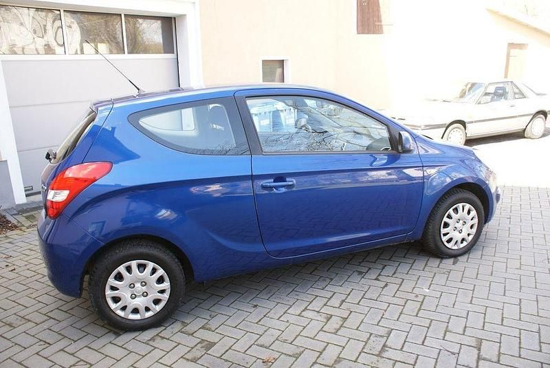 Gebraucht Hyundai i20 Edition+ 77 PS (56 kW) 2011 Blau Kleinwagen