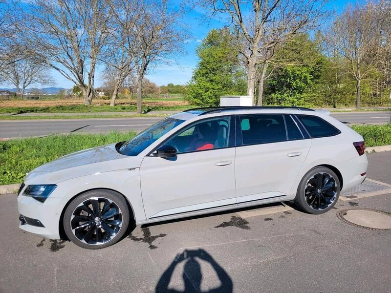 Grau Gebraucht 2019 Skoda Superb SportLine Kombi | 28.499 € (Etwas zu teuer) - Bild 1/4