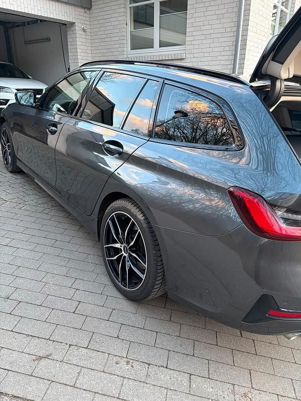 Gebraucht BMW 318 Sport Line 156 PS (114 kW) 2020 Grau Kombi
