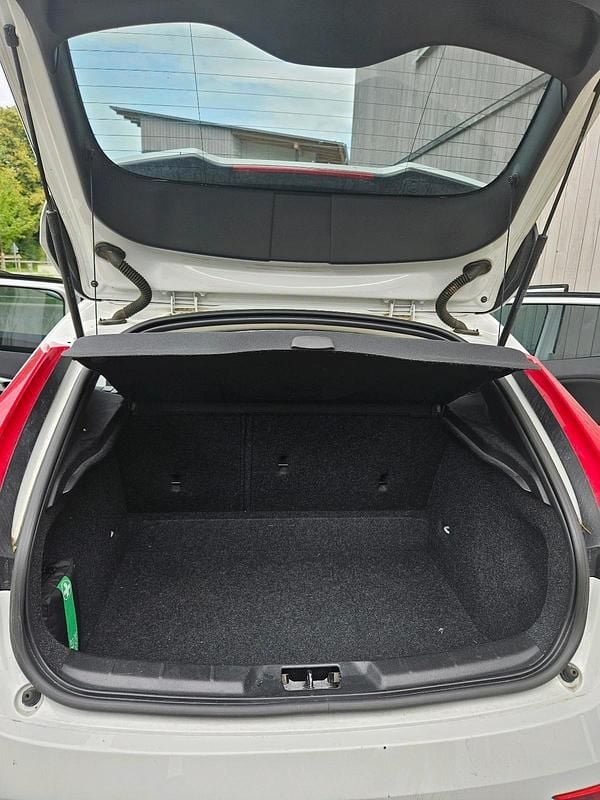 Second-hand Volvo V40 150 CP (110 kW) 2013 Alb Break