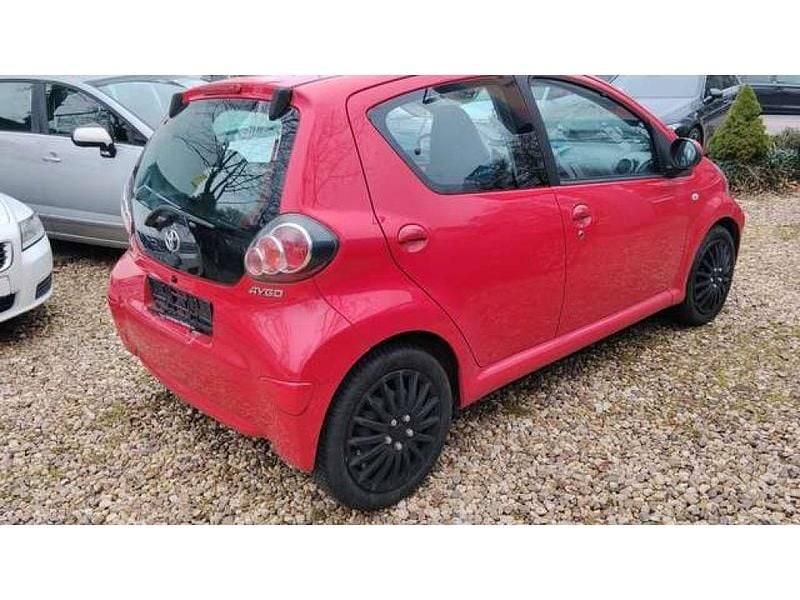 Gebraucht Toyota Aygo Cool 68 PS (50 kW) 2012 Rot Kleinwagen