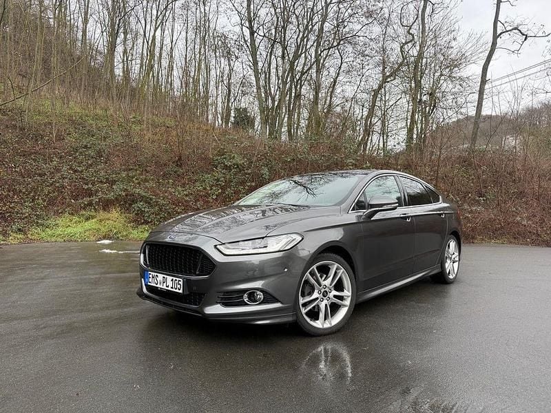 Grau Gebraucht 2015 Ford Mondeo Titanium Limousine | 10.800 € (Etwas zu teuer) - Bild 1/4
