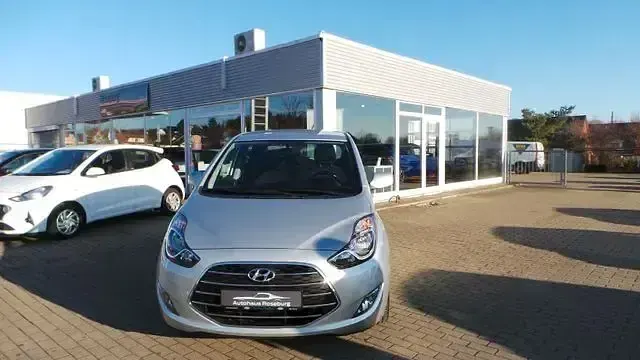 Gebraucht Hyundai ix20 Passion 125 PS (91 kW) 2016 Silber Kleinwagen