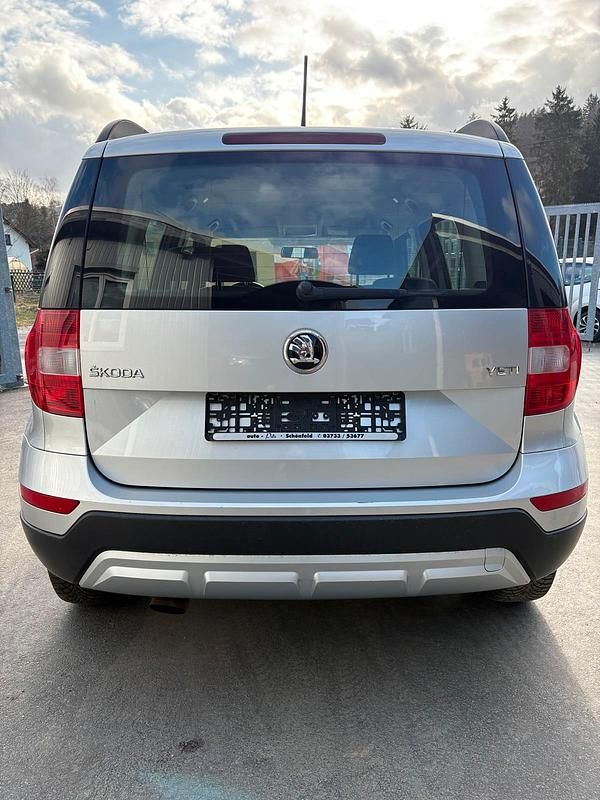 Gebraucht Skoda Yeti 110 PS (80 kW) 2015 Silber SUV