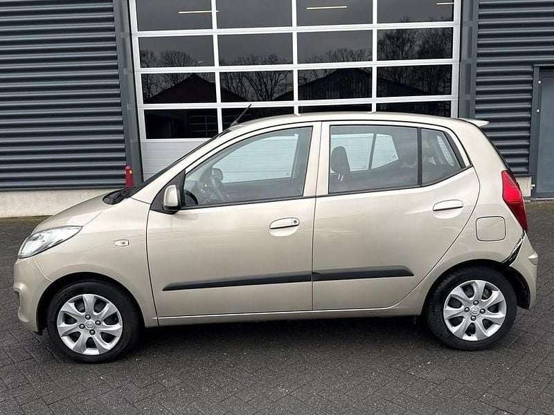 Gebraucht Hyundai i10 86 PS (63 kW) 2011 Beige Kleinwagen