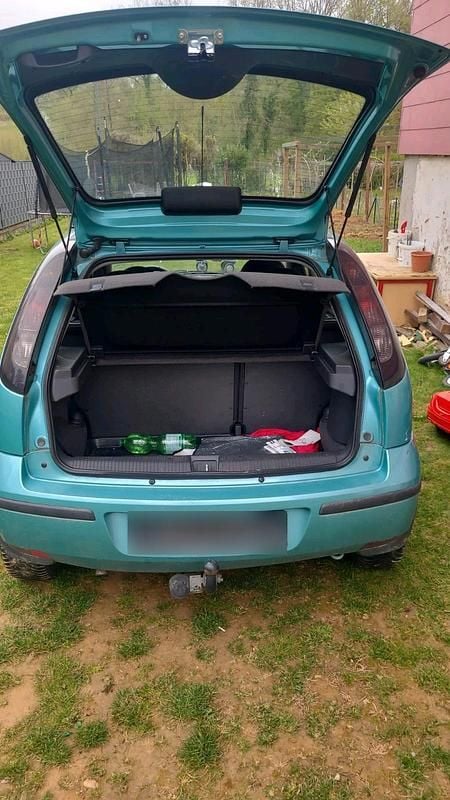 Second-hand Opel Corsa 75 CP (55 kW) 2003 Verde Hatchback