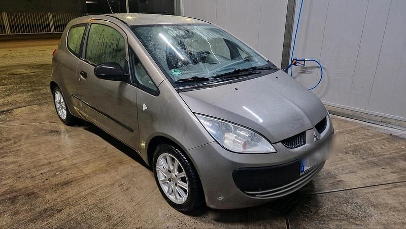 Gebraucht Mitsubishi Colt 95 PS (69 kW) 2009 Beige Kleinwagen