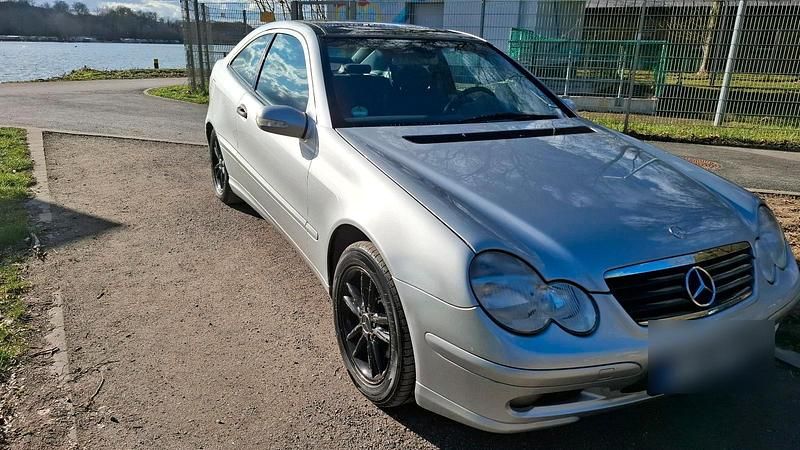 Gebraucht Mercedes C180 129 PS (94 kW) 2001 Silber Coupé