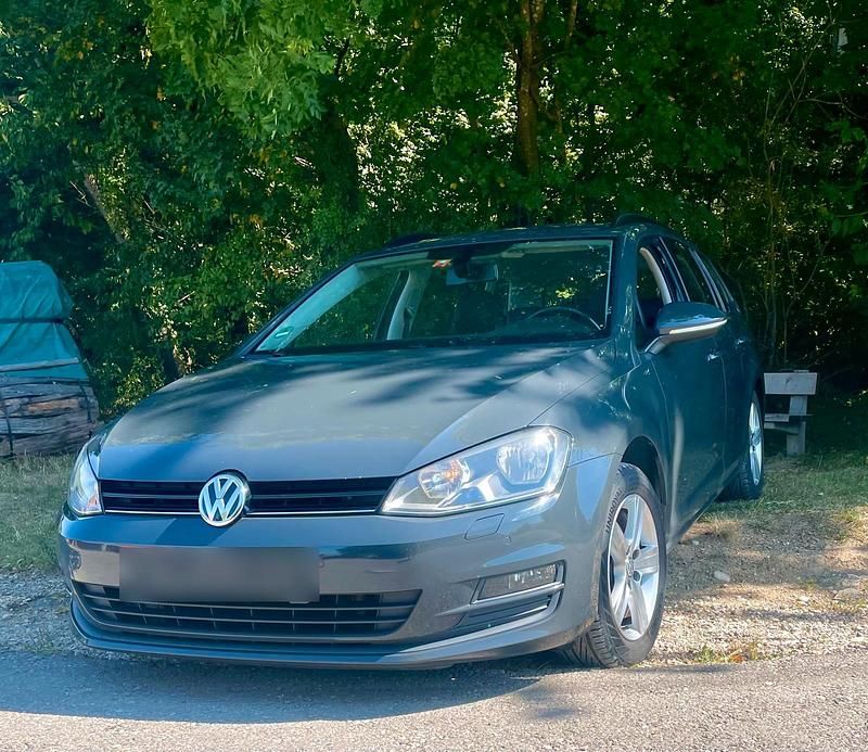 Grau Gebraucht 2016 VW Golf VII Kombi | 9.900 € (Fairer Preis) - Bild 1/4