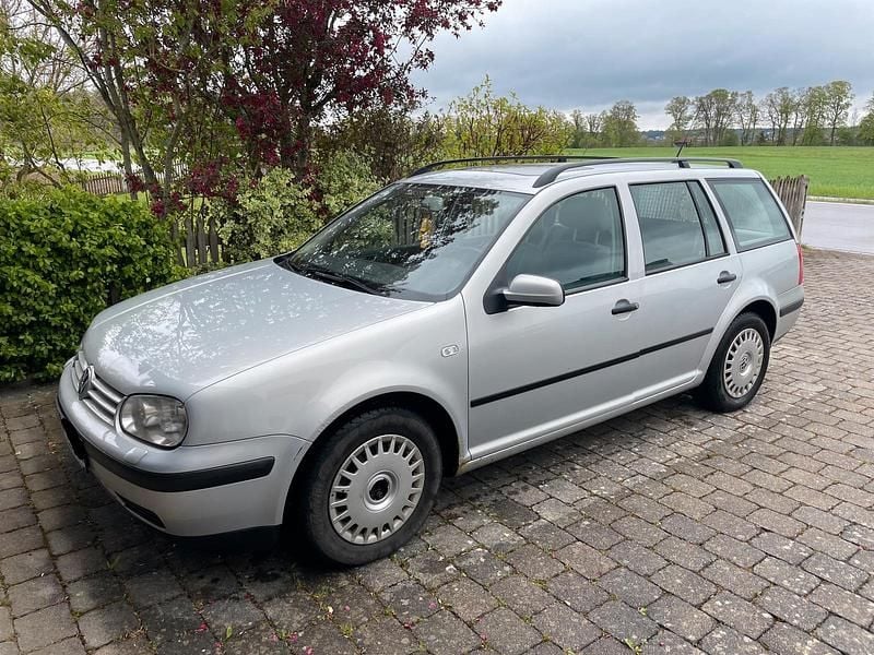 Silber Gebraucht 2000 VW Golf IV Edition Limousine | 1.500 € (Guter Preis) - Bild 1/4