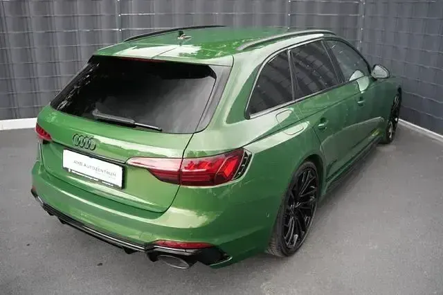 Gebraucht Audi RS4 Sport 450 PS (330 kW) 2021 Grün Kombi