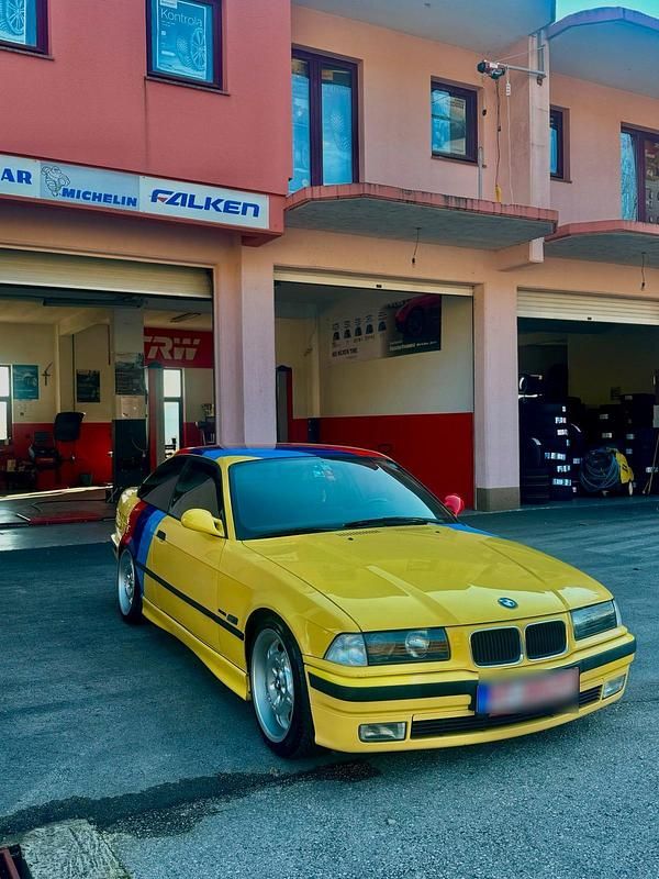 Używany BMW 325 192 KM (141 kW) 1994 Żółty Coupe