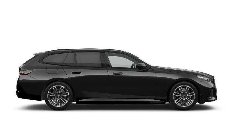 Neu BMW i5 Exclusive 250 kW (340 PS) 2026 Saphirschwarz metallic Kombi