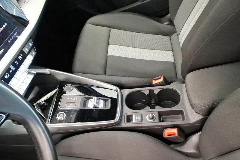 Gebraucht Audi A3 S-Line 150 PS (110 kW) 2023 Gletscherweiß metallic Limousine