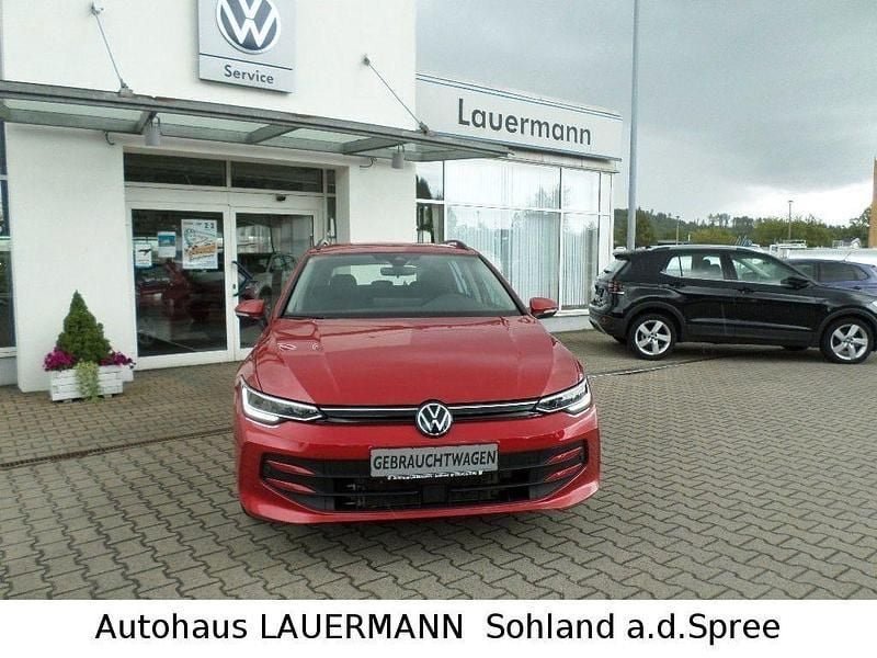 Gebraucht VW Golf VIII Life 150 PS (110 kW) 2024 Kings red Kombi