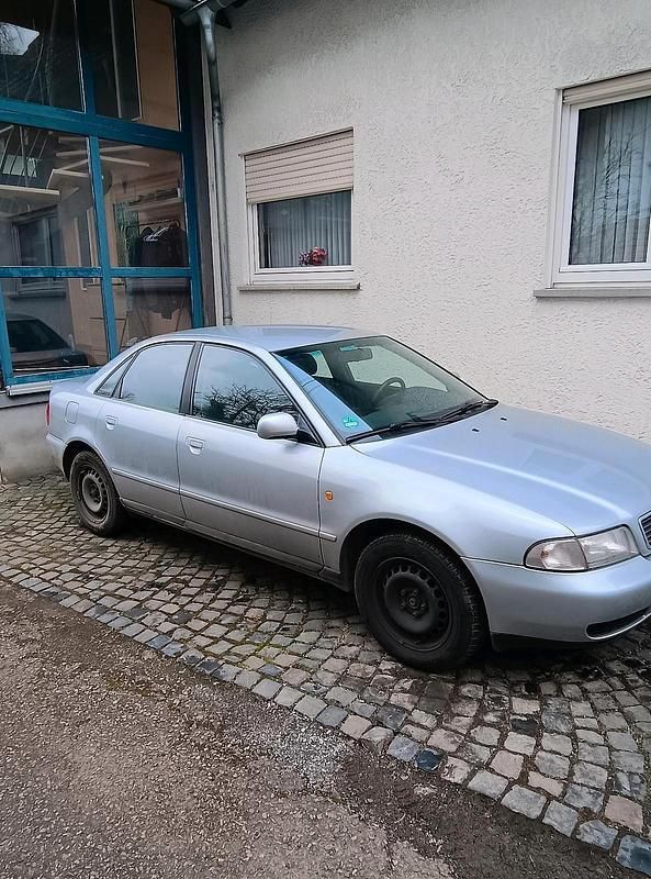 Silber Gebraucht 1998 Audi A4 Limousine | 800 € (Superpreis) - Bild 1/4