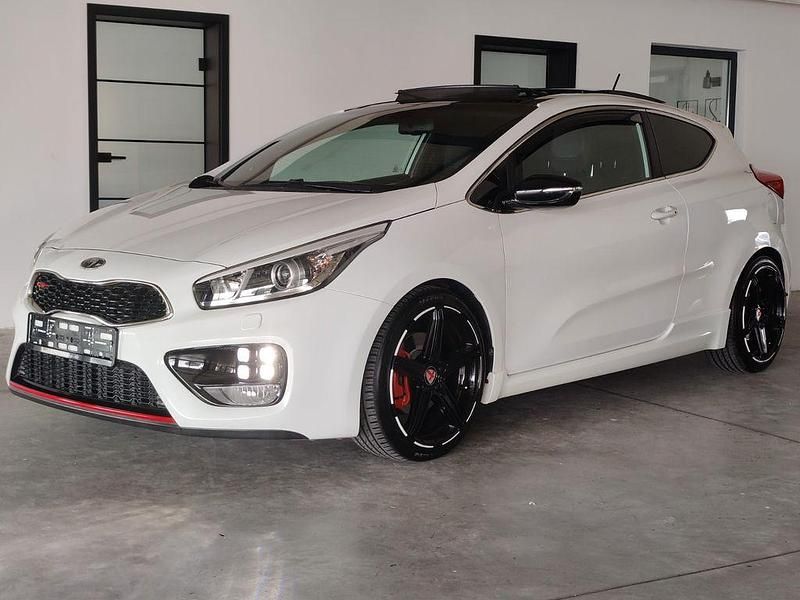 Weiß Gebraucht 2013 Kia ProCeed GT First Edition Kleinwagen | 12.199 € - Bild 1/4