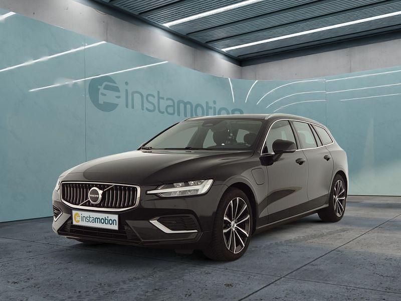 Grau Gebraucht 2023 Volvo V60 Core Kombi | 39.849 € (Guter Preis) - Bild 1/4
