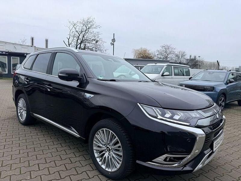Gebraucht Mitsubishi Outlander P-HEV Top 224 PS (164 kW) 2020 Schwarz SUV