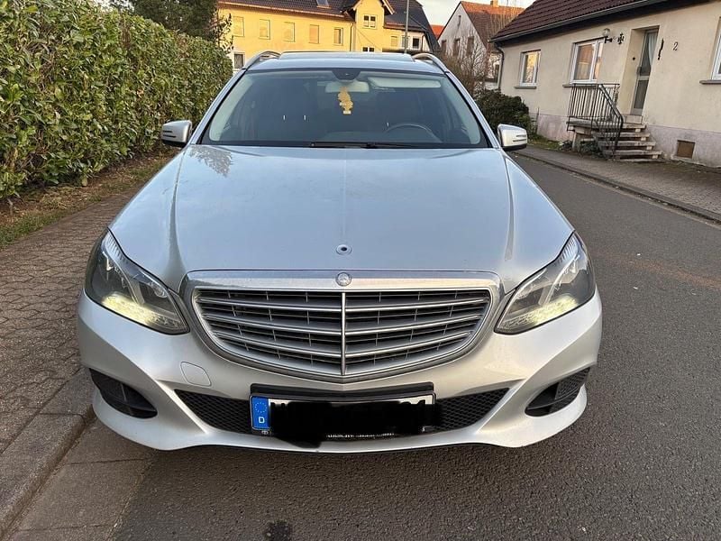 Silber Gebraucht 2014 Mercedes E250 Kombi | 9.399 € (Guter Preis) - Bild 1/4