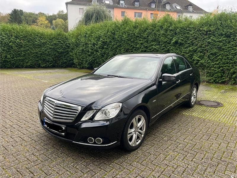 Gebraucht Mercedes E200 Elegance 184 PS (135 kW) 2009 Schwarz Limousine