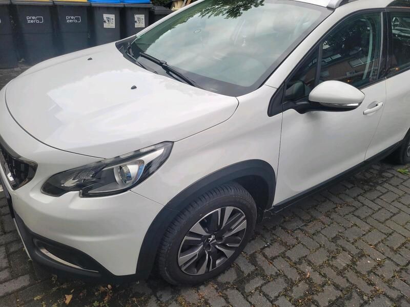 Weiß Gebraucht 2017 Peugeot 2008 Allure SUV | 11.000 € (Guter Preis) - Bild 1/4