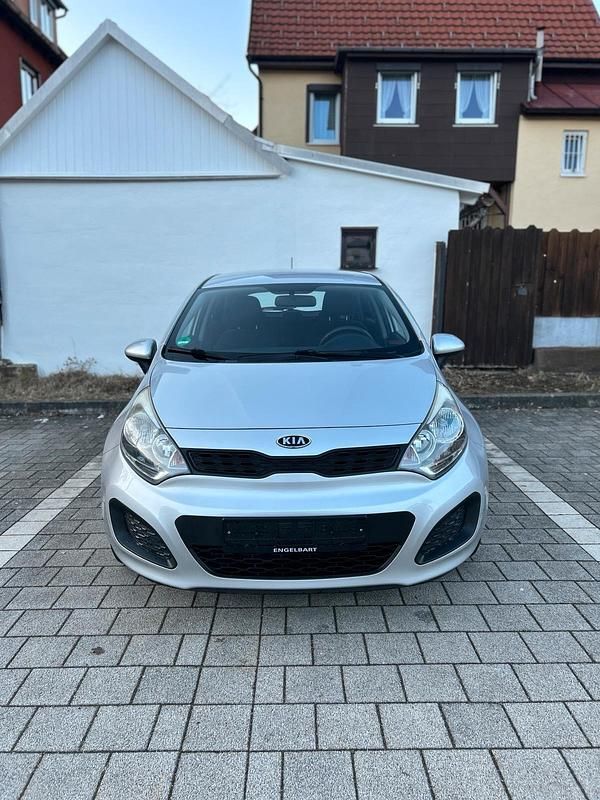 Gebraucht Kia Rio Edition 7 109 PS (80 kW) 2012 Silber Limousine