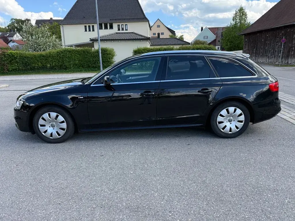 Gebraucht Audi A4 S-Line 143 PS (105 kW) 2012 Schwarz Kombi