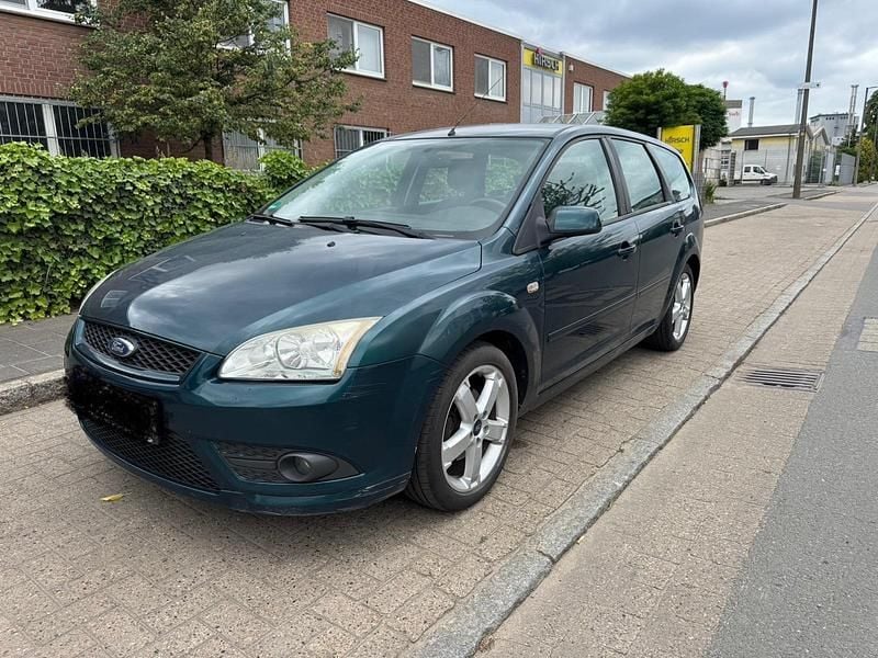 Grün Gebraucht 2007 Ford Focus Kombi | 1.600 € (Guter Preis) - Bild 1/4