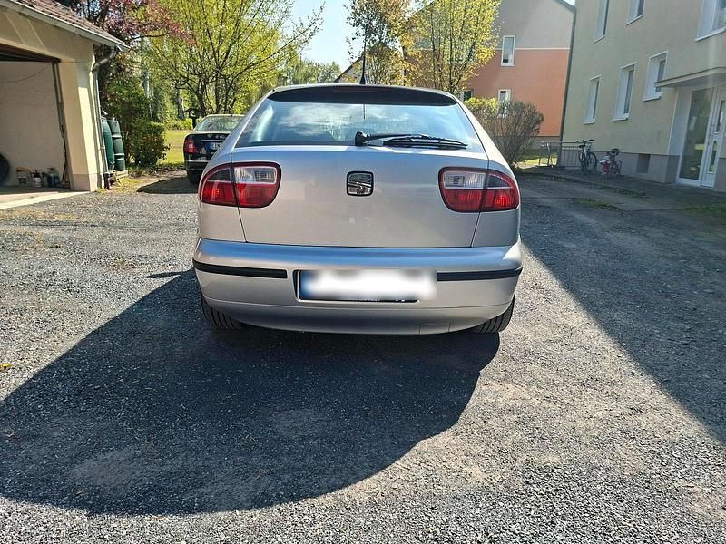 Usata Seat Leon 105 CV (77 kW) 2003 Argento Utilitaria