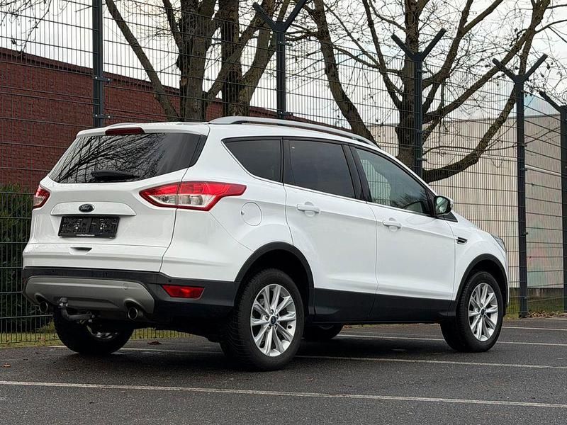 Gebraucht Ford Kuga Titanium 182 PS (133 kW) 2016 Weiß SUV
